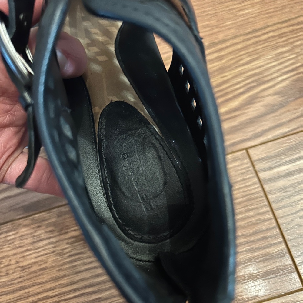 Earthies Black Virgo Peep Toe Booties - Picture 8 of 9